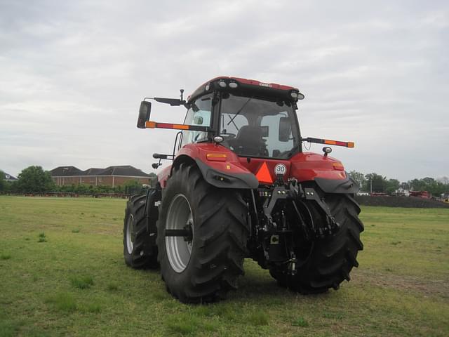 Image of Case IH Magnum 220 equipment image 4