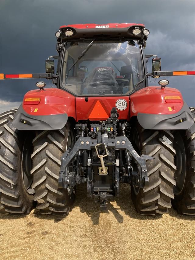 Image of Case IH Magnum 220 equipment image 4