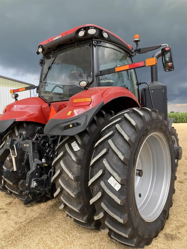 Image of Case IH Magnum 220 equipment image 3
