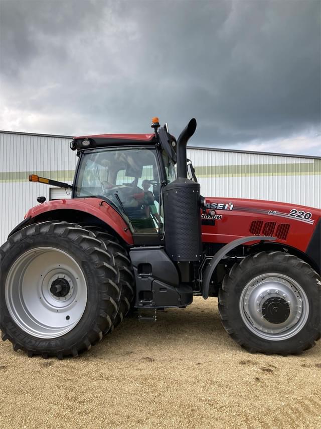 Image of Case IH Magnum 220 equipment image 1
