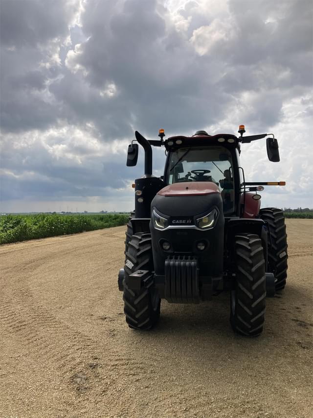 Image of Case IH Magnum 220 equipment image 2