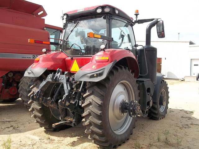 Image of Case IH Magnum 220 equipment image 4