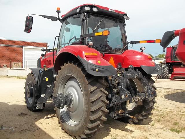 Image of Case IH Magnum 220 equipment image 3