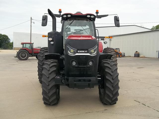 Image of Case IH Magnum 220 equipment image 2