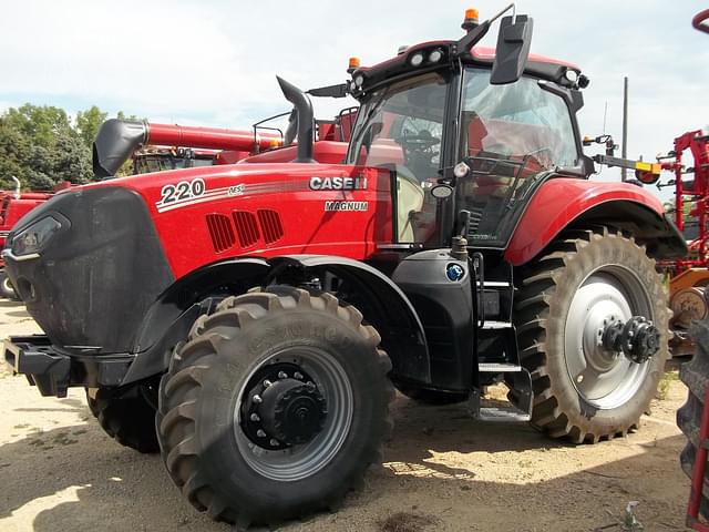 Image of Case IH Magnum 220 equipment image 2