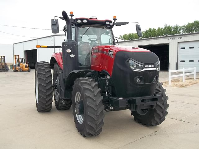 Image of Case IH Magnum 220 equipment image 1