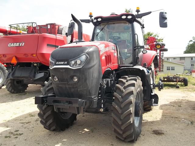 Image of Case IH Magnum 220 equipment image 1