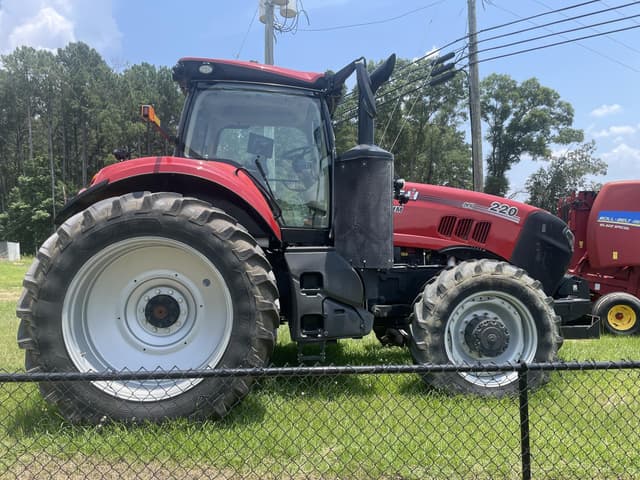 Image of Case IH Magnum 220 equipment image 3