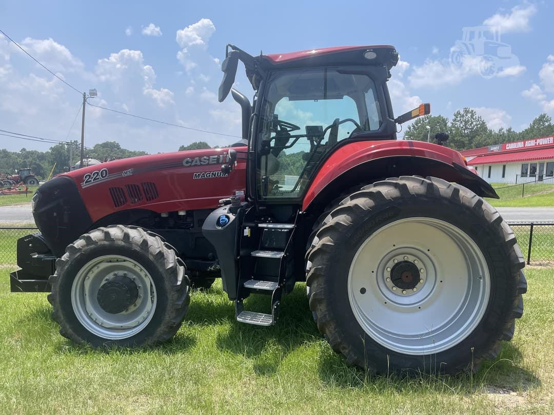 Image of Case IH Magnum 220 Primary image