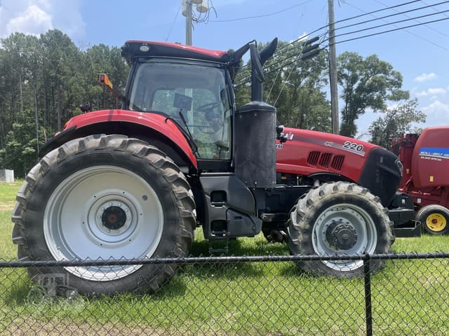 Image of Case IH Magnum 220 equipment image 3