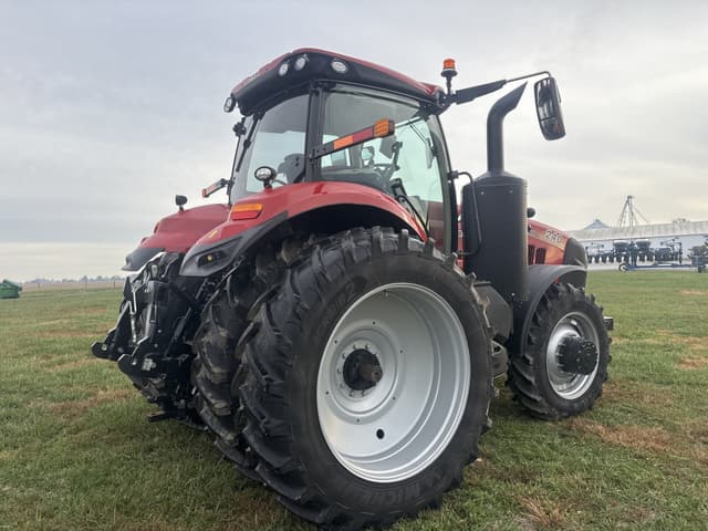 Image of Case IH Magnum 240 equipment image 2