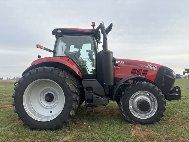 Image of Case IH Magnum 240 equipment image 1