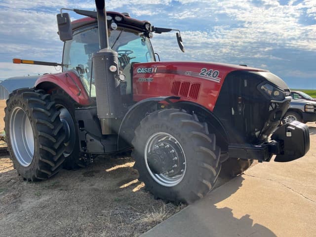 Image of Case IH Magnum 240 equipment image 4