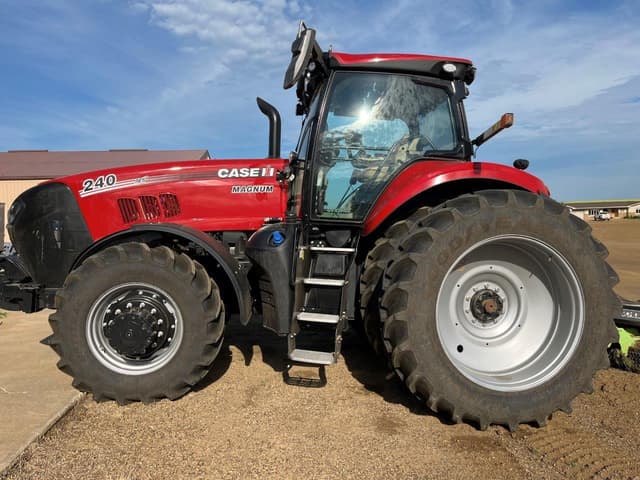Image of Case IH Magnum 240 equipment image 2