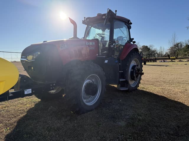 Image of Case IH Magnum 240 equipment image 2