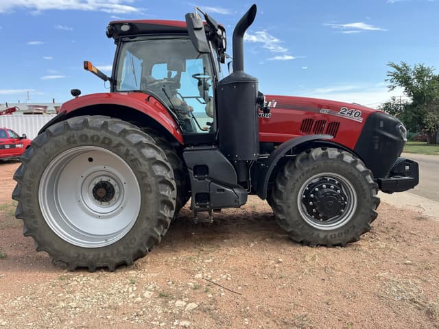 Image of Case IH Magnum 240 equipment image 3