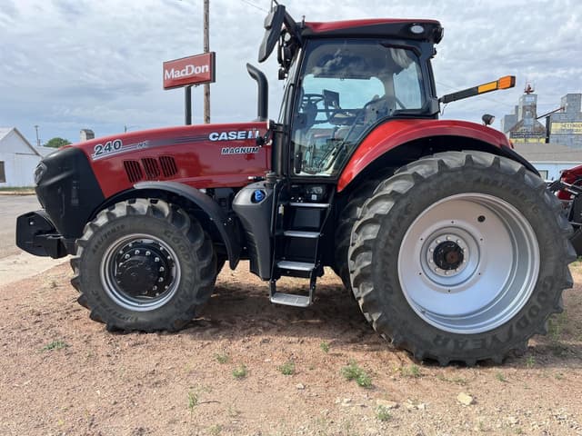 Image of Case IH Magnum 240 equipment image 2
