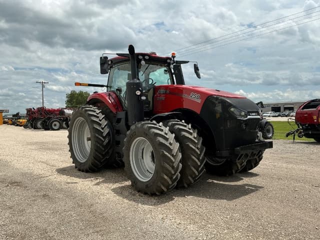 Image of Case IH Magnum 250 equipment image 2