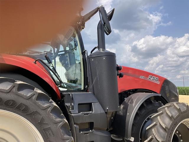 Image of Case IH Magnum 250 equipment image 3