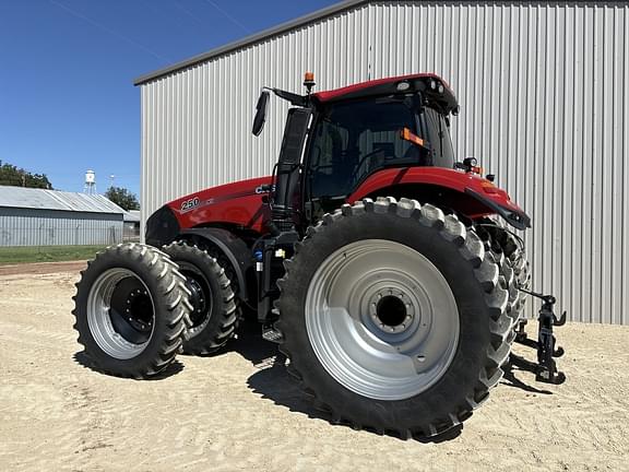 Image of Case IH Magnum 250 equipment image 4