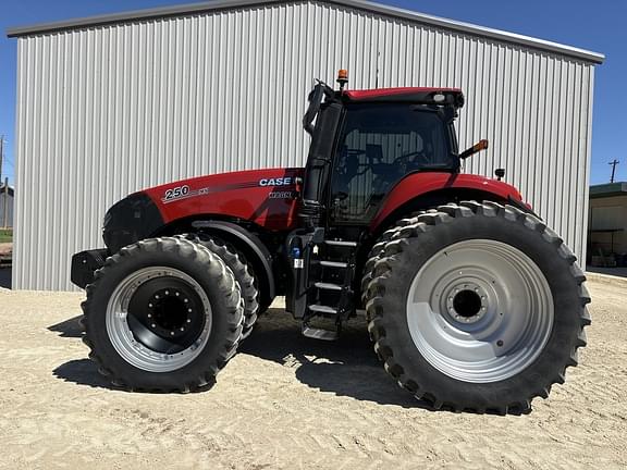 Image of Case IH Magnum 250 equipment image 1