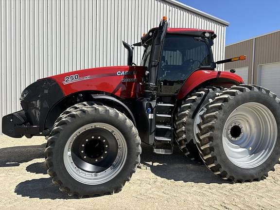 Image of Case IH Magnum 250 equipment image 3