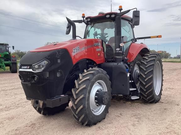 Image of Case IH Magnum 250 equipment image 2