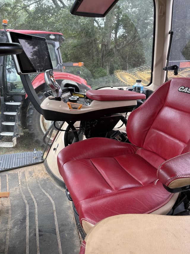 Image of Case IH Magnum 250 equipment image 4