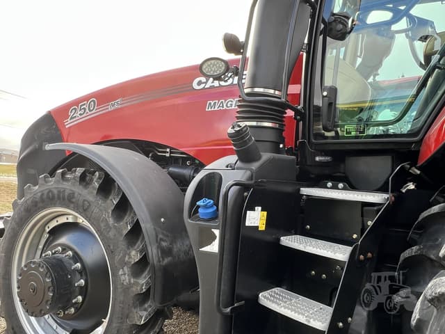 Image of Case IH Magnum 250 equipment image 2