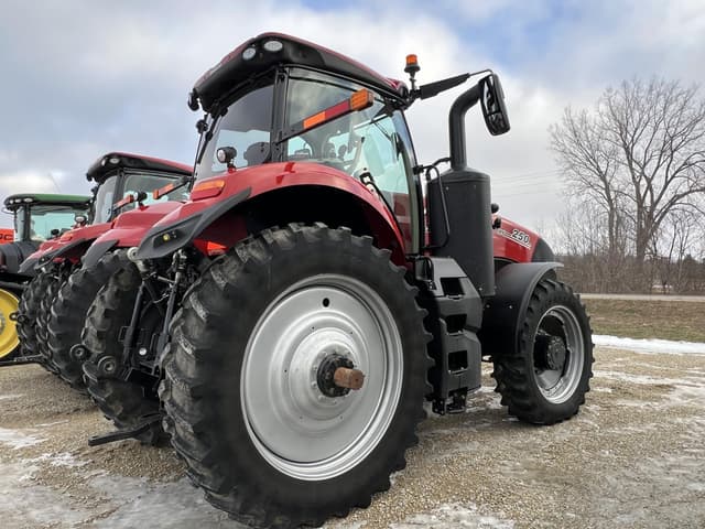 Image of Case IH Magnum 250 equipment image 1