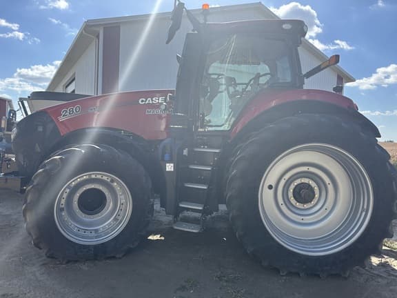 Image of Case IH Magnum 280 equipment image 1