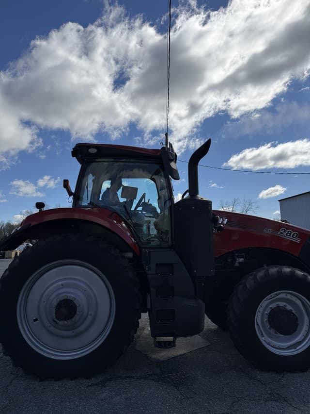 Image of Case IH Magnum 280 equipment image 4