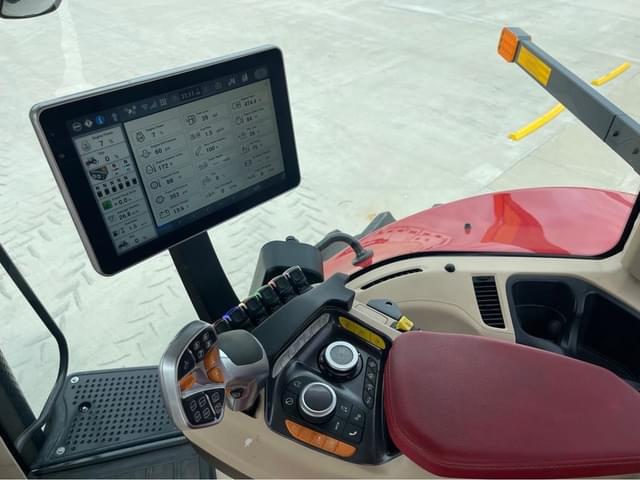 Image of Case IH Magnum 310 equipment image 4
