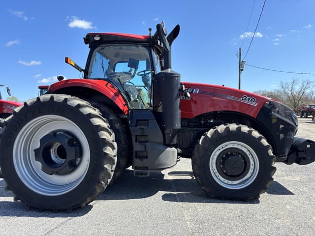 Image of Case IH Magnum 310 equipment image 4