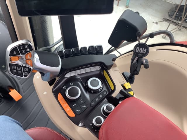 Image of Case IH Magnum 310 equipment image 3