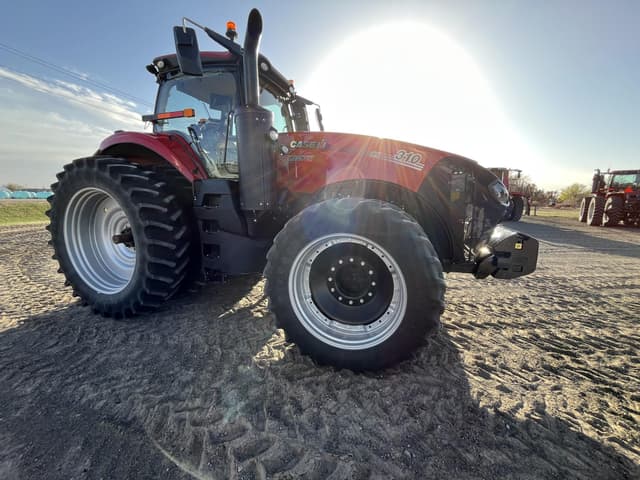Image of Case IH Magnum 310 equipment image 4