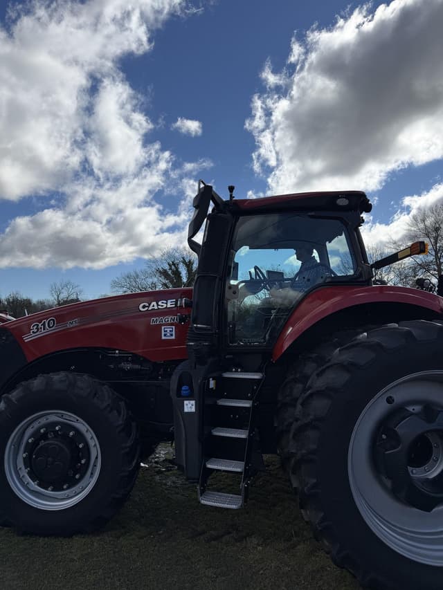 Image of Case IH Magnum 310 equipment image 1