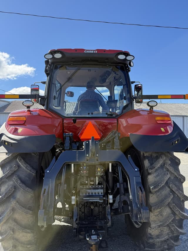 Image of Case IH Magnum 340 equipment image 3