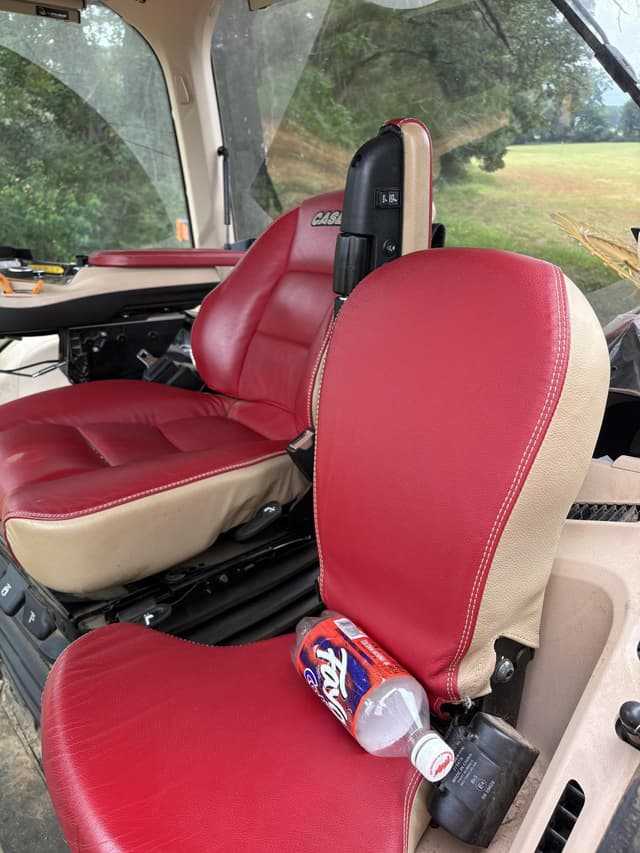 Image of Case IH Magnum 340 equipment image 4