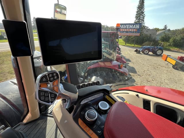 Image of Case IH Magnum 340 equipment image 4