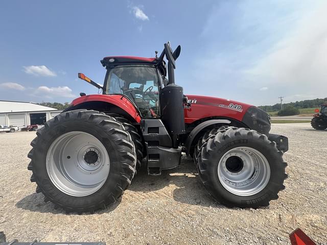 Image of Case IH Magnum 340 equipment image 2