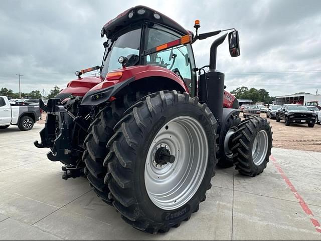 Image of Case IH Magnum 340 equipment image 4