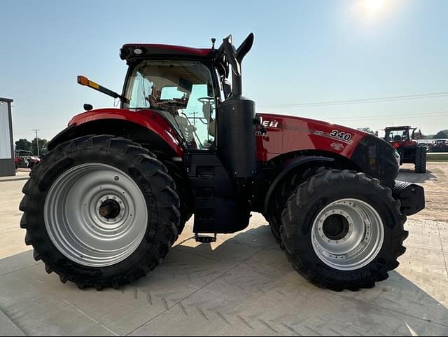 Image of Case IH Magnum 340 equipment image 3