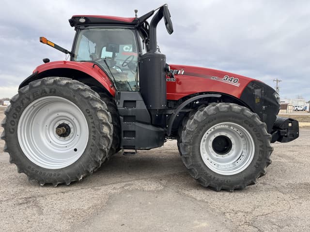 Image of Case IH Magnum 340 equipment image 2