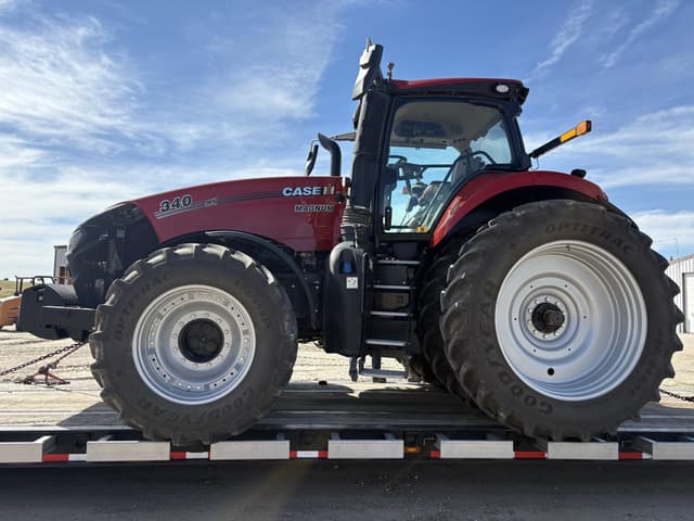 Image of Case IH Magnum 340 equipment image 1