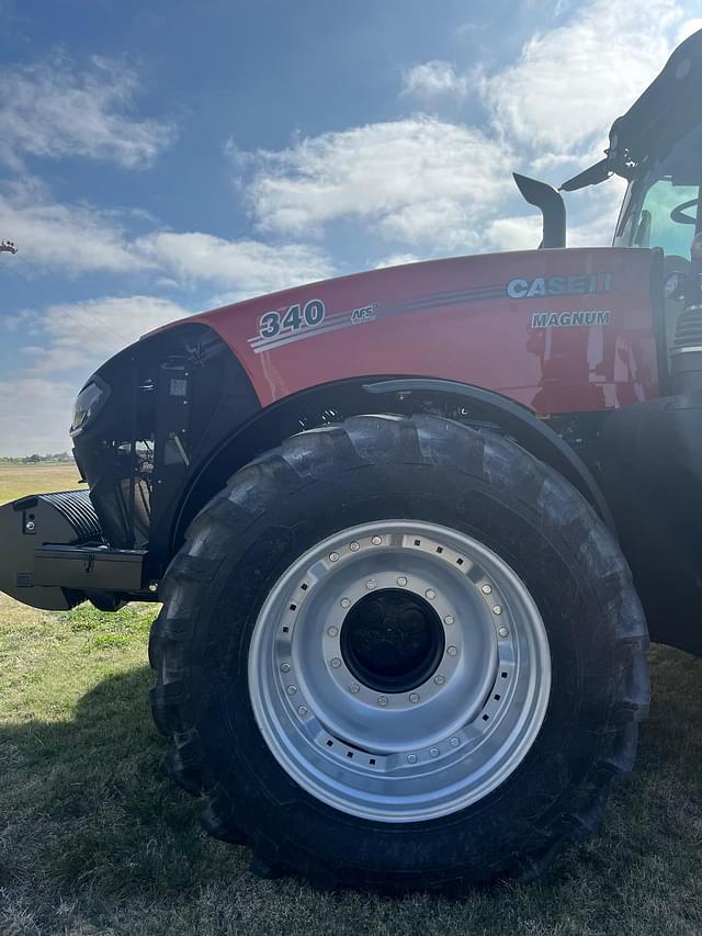 Image of Case IH Magnum 340 equipment image 3