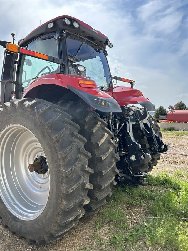 Image of Case IH Magnum 340 equipment image 4