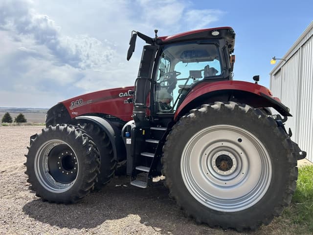 Image of Case IH Magnum 340 equipment image 2