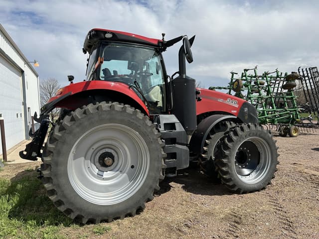 Image of Case IH Magnum 340 equipment image 1