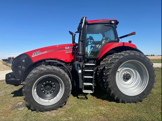 Image of Case IH Magnum 380 equipment image 1